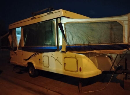 Pop-Up Camper (2 Queen bed)